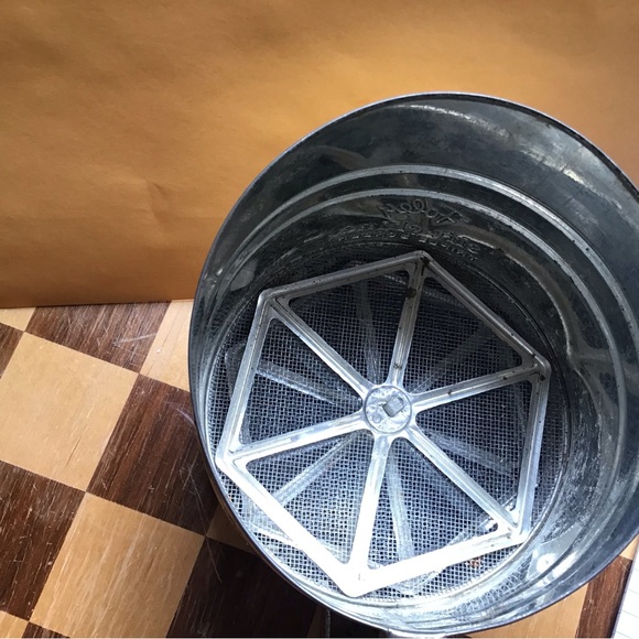 🎥★❦꒒ik୧⌵N୧w★ AUCTION PRICE👩🏻‍⚖️👨‍🍳 VTG Foley Sift Chine Screen Flour Sifter - Picture 10 of 11